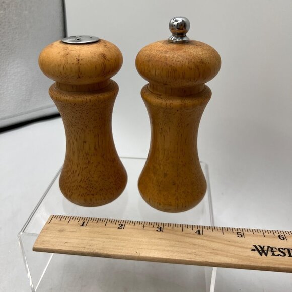 Mr. dudley Vintage Wooden Salt Pepper Grinder Shaker - Picture 4 of 7